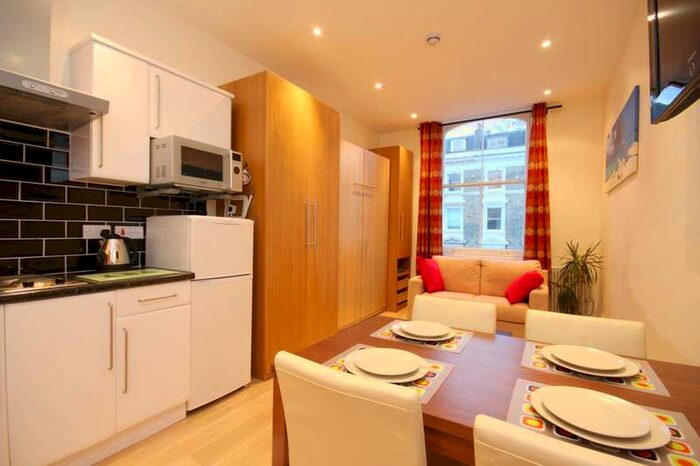 Flat To Rent In Arundel Gardens, Notting Hill, W11