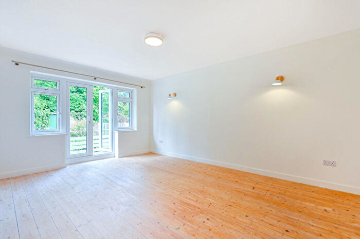 2 Bedroom Flat To Rent In Guildford, Surrey, , Guildford, GU1