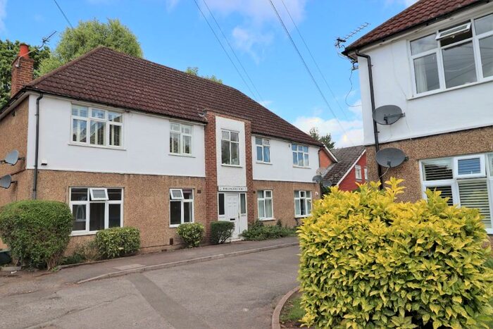 2 Bedroom Ground Flat To Rent In Dallington Close, Walton-On-Thames, Surrey, KT12