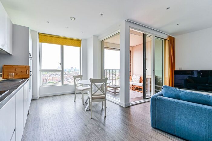 1 Bedroom Flat To Rent In Clapton Common, Stoke Newington, London, E5