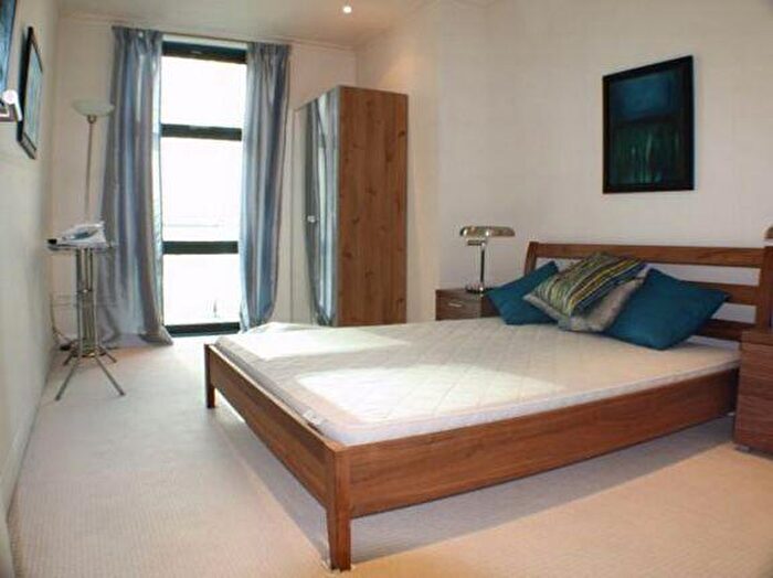 2 Bedroom Flat To Rent In Discovery Dock West Tower, South Quay Square, Canary Wharf, London, E14