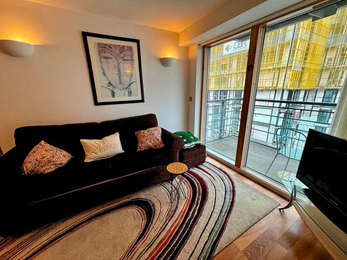 2 Bedroom Flat To Rent In Riverside Way, Leeds, West Yorkshire, LS1