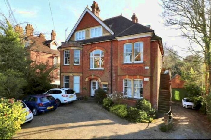 3 Bedroom Flat To Rent In Boyne Park, Tunbridge Wells, Kent, TN4