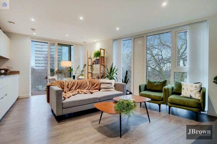 2 Bedroom Flat To Rent In Newnton Close, London, N4