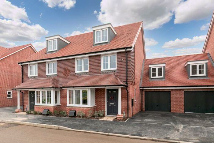 4 Bedroom Semi-Detached House To Rent In Keywood Drive, Hersham., KT12