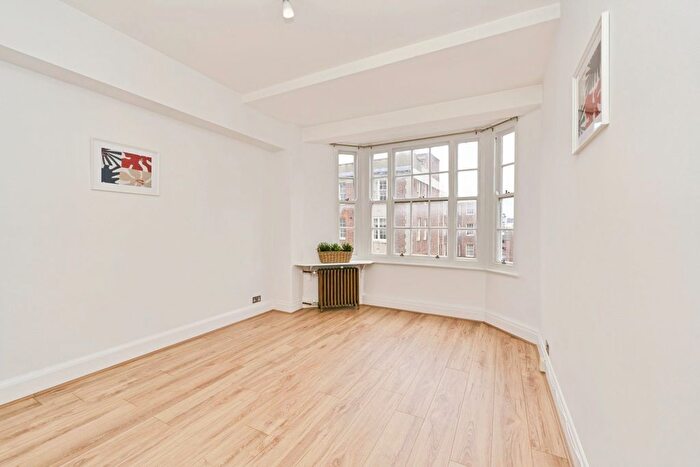 3 Bedroom Flat For Sale In Queensway, London, W2