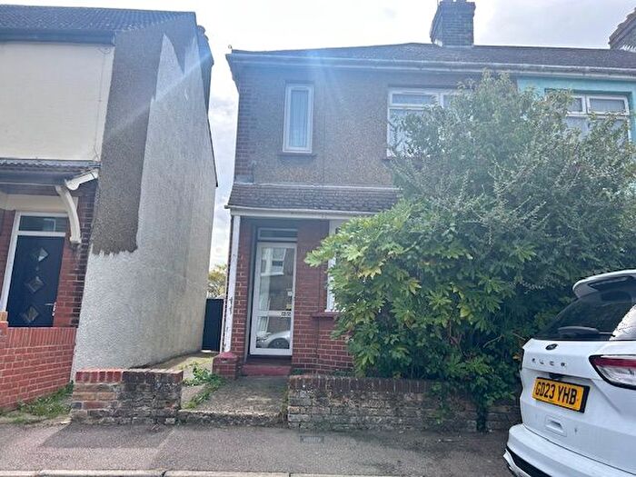 2 Bedroom Property To Rent In William Street, Rainham, Gillingham, ME8