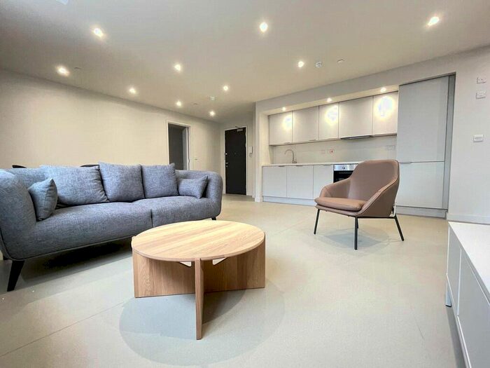 2 Bedroom Flat To Rent In St John's Road, Isleworth, London, TW7