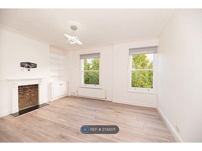 2 Bedroom Flat To Rent In Vauxhall, London, SW8