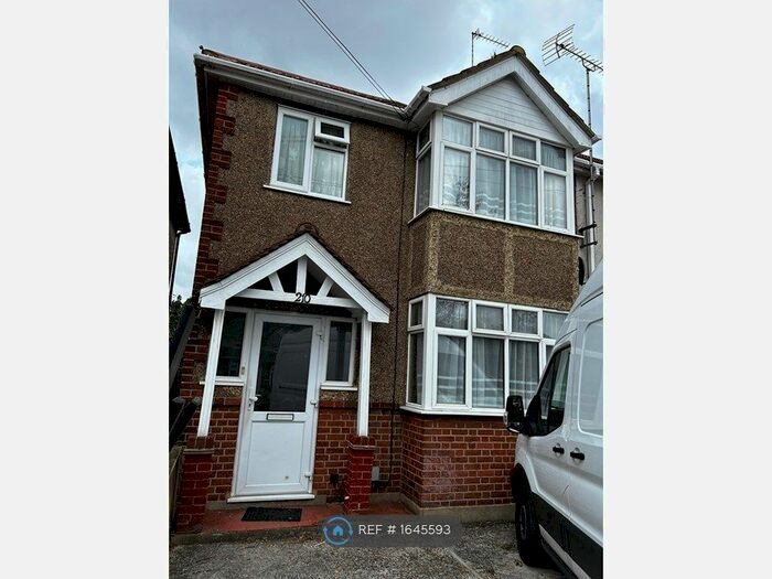 3 Bedroom Semi-Detached House To Rent In Bedfont Lane, Feltham, TW14