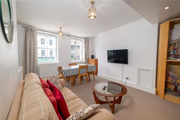 2 Bedroom Maisonette For Sale In Highgate High Street, Highgate, London, N6
