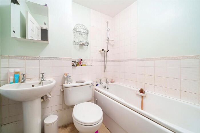 1 Bedroom Flat For Sale In Hanson Close, Beckenham, Kent, BR3
