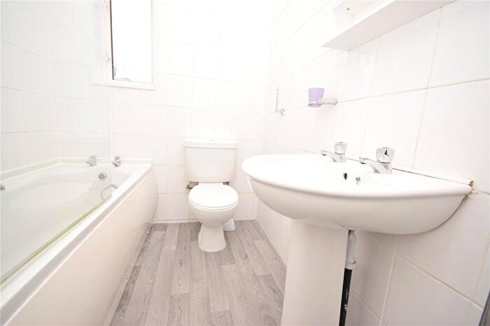 2 Bedroom Apartment To Rent In Sandringham Drive, Leeds, West Yorkshire, LS17
