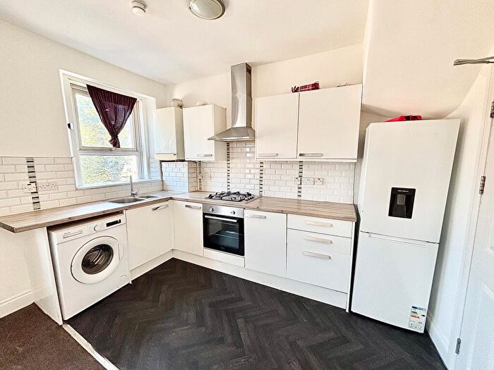 3 Bedroom Flat To Rent In South Birkbeck Road, Leytonstone, E11