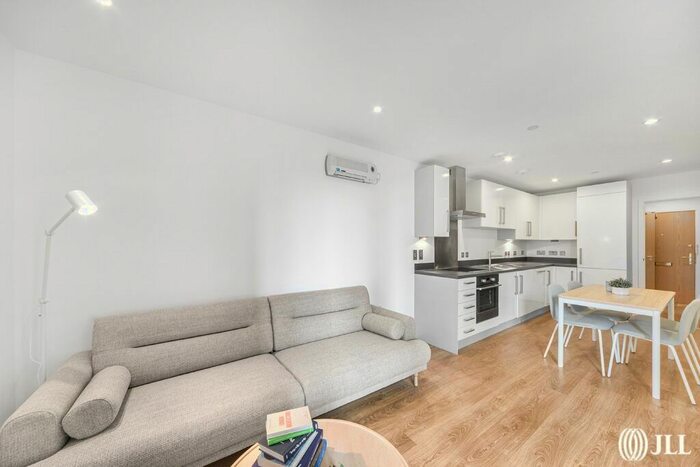 2 Bedroom Flat To Rent In Ward Road, London, E15