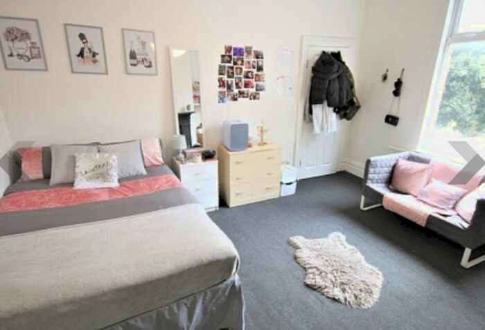 1 Bedroom Terraced House To Rent In Hyde Park Road, Leeds, West Yorkshire, LS6