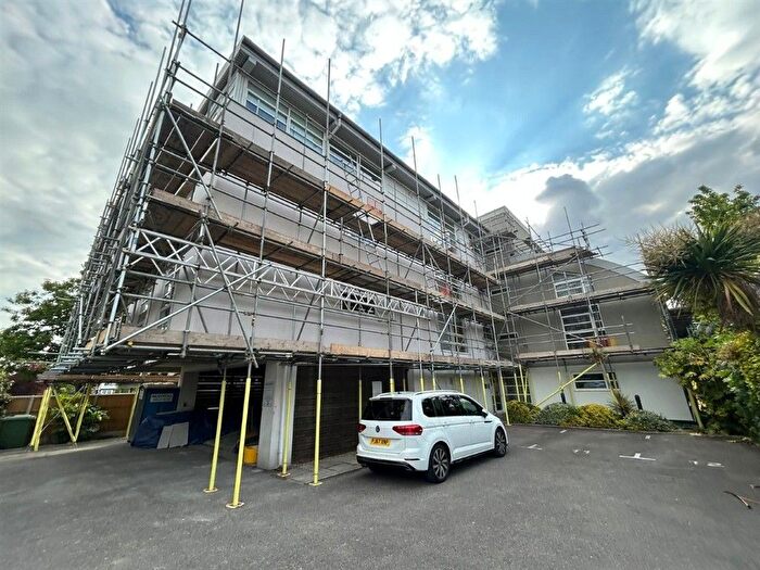 1 Bedroom Flat For Sale In Bridge Street, Walton-On-Thames, KT12