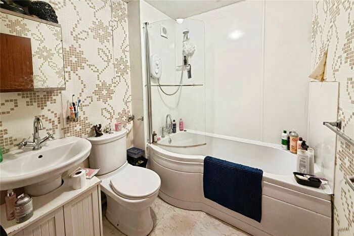 1 Bedroom Flat For Sale In Hillcrest, Park Road, Salford, Greater Manchester, M6