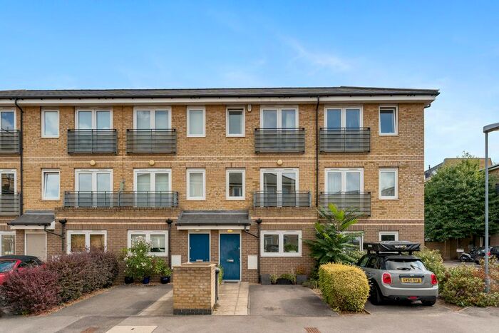 3 Bedroom Town House To Rent In Hereford Road, London, E3