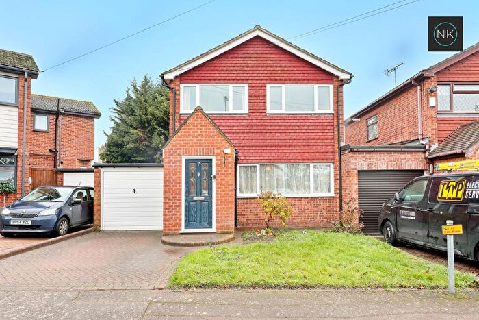3 Bedroom Link Detached House For Sale In Barnmead, Theydon Bois, Epping, Essex, CM16