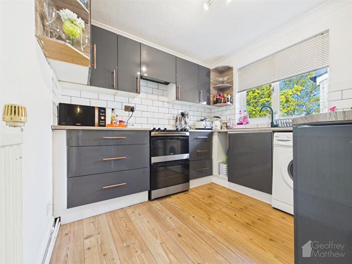 1 Bedroom Flat For Sale In Beverley Road, Stevenage, SG1