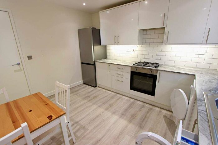 2 Bedroom Flat To Rent In Alice Court, London, N22
