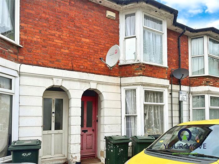 1 Bedroom Flat To Rent In Park Road North, Ashford, Kent, TN24