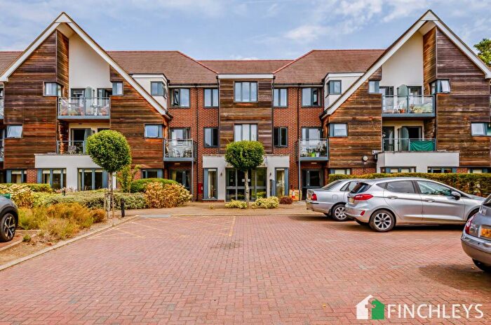 1 Bedroom Apartment For Sale In Manderville Court, Darkes Lane, Potters Bar, EN6