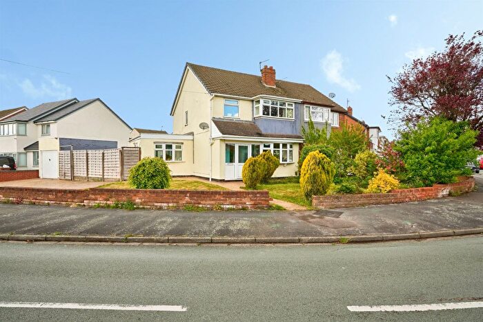 3 Bedroom Semi-Detached House For Sale In Sandringham Avenue, Willenhall, WV12