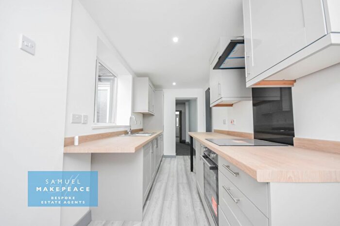 3 Bedroom End Of Terrace House For Sale In Ruxley Road, Bucknall, Stoke-On-Trent, ST2