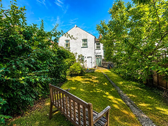 3 Bedroom Semi-Detached House For Sale In Gordon Road, Carshalton Beeches, SM5