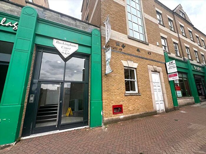 2 Bedroom Flat To Rent In High Street, Slough, Slough, SL1