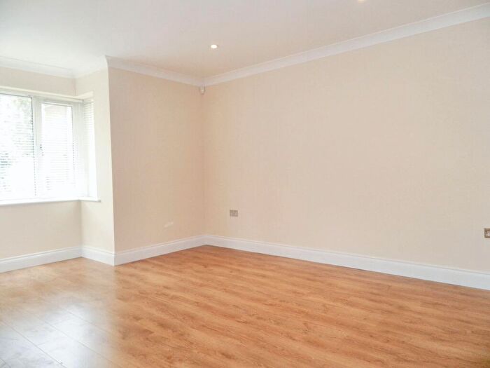 2 Bedroom Apartment To Rent In Elm Grove, Horsham, RH13