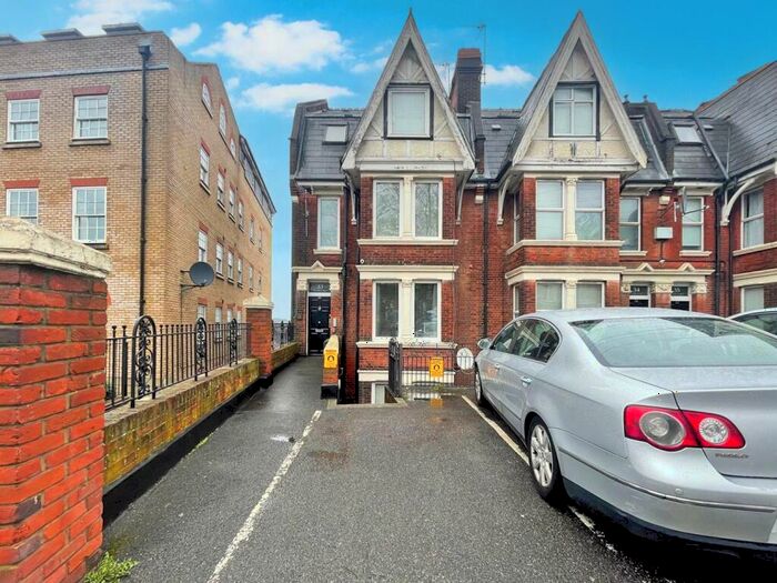 2 Bedroom Flat To Rent In New Road, Rochester, ME1