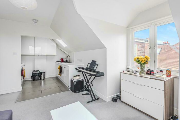 1 Bedroom Apartment To Rent In Surbiton, Surrey, KT6