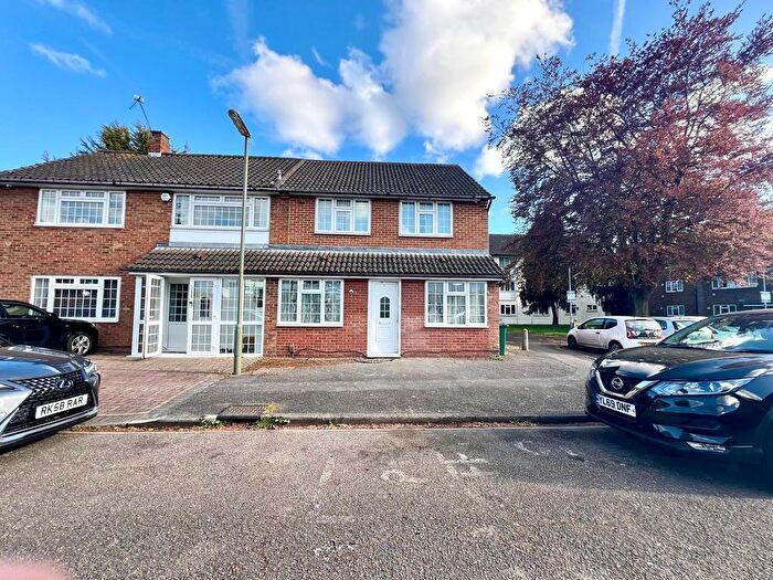 3 Bedroom Flat To Rent In London Road, Ashford, TW15
