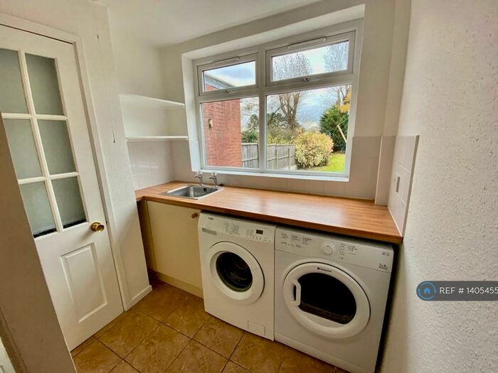 5 Bedroom Semi-Detached House To Rent In Lightwoods Hill, Smethwick, B67