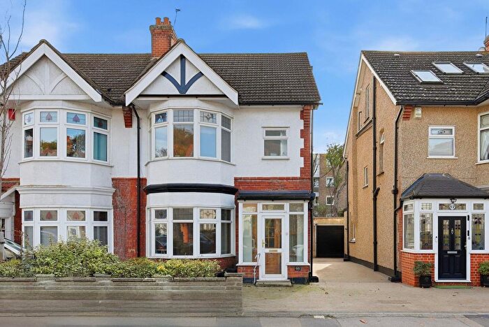 3 Bedroom Property For Sale In Woodlands Avenue, Aldersbrook, E11