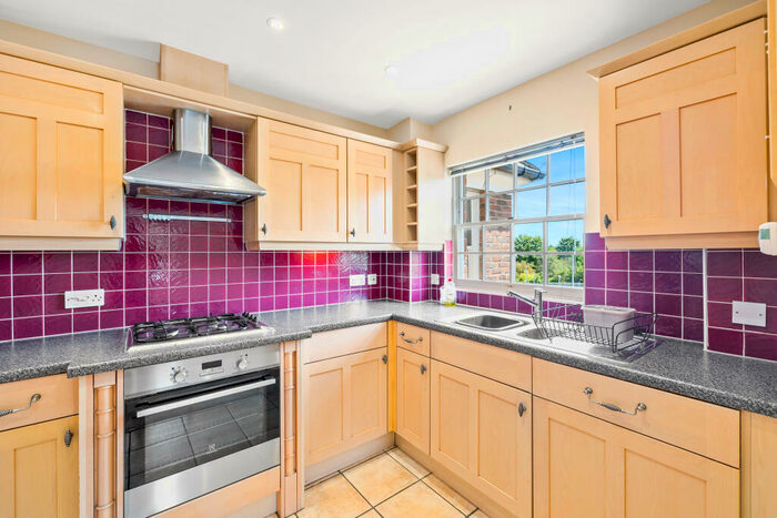 3 Bedroom Apartment For Sale In Ref: Sm - Station Road North, Merstham, RH1