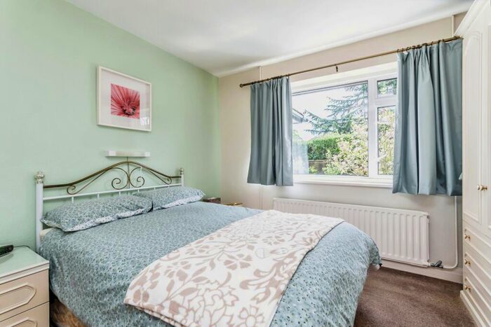 2 Bedroom Bungalow For Sale In Tower View, Croydon, CR0