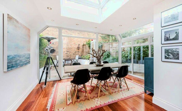 2 Bedroom Flat To Rent In Bolinghambroke Road, Kensington, London, W14