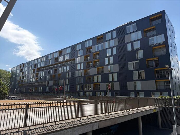 1 Bedroom Apartment To Rent In Saxton, The Avenue, Leeds, LS9
