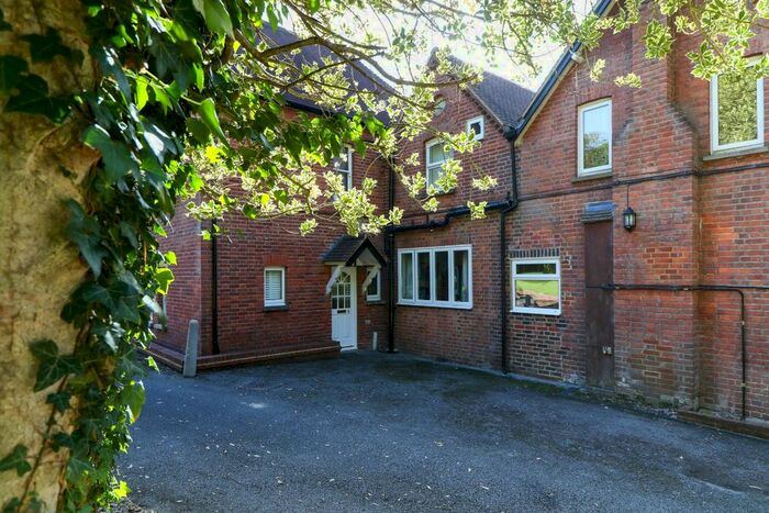 2 Bedroom Flat For Sale In Brooklands, Carlton Road, South Godstone, Godstone RH9