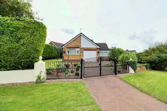 3 Bedroom Detached Bungalow For Sale In Upperthorpe Road, Westwoodside, DN9