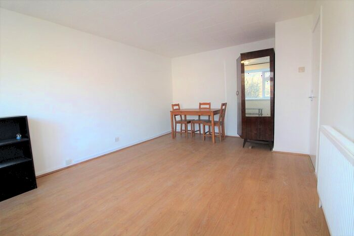 3 Bedroom Maisonette To Rent In Gerrards Close, London, N14