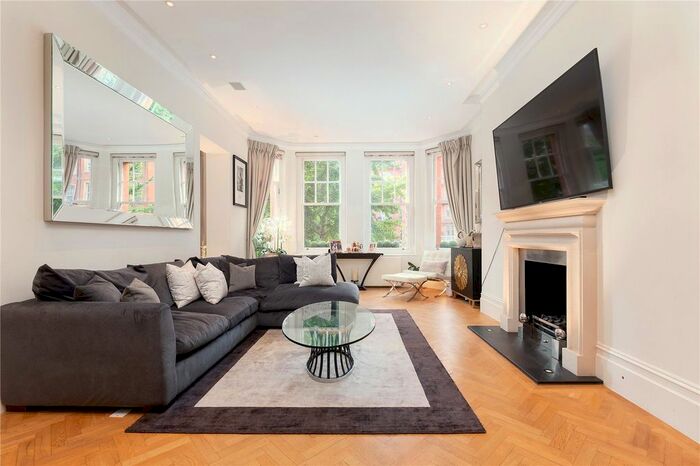 3 Bedroom Flat To Rent In Oakwood Court, London, W14
