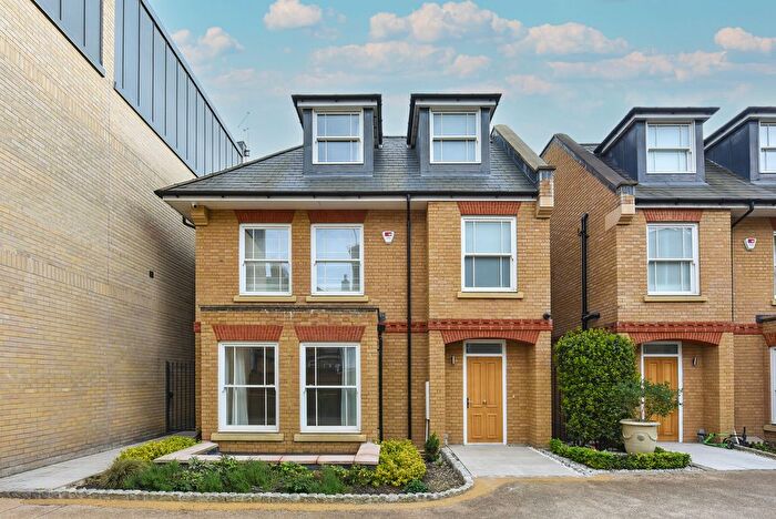 5 Bedroom Detached House For Sale In Gunnersbury Mews, W4