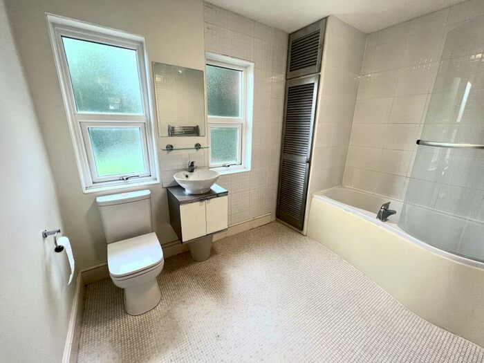 2 Bedroom Apartment To Rent In Station Road, West Byfleet, KT14