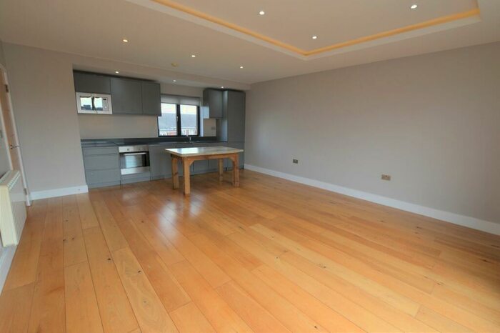 3 Bedroom Apartment To Rent In Mare Street, London, E8