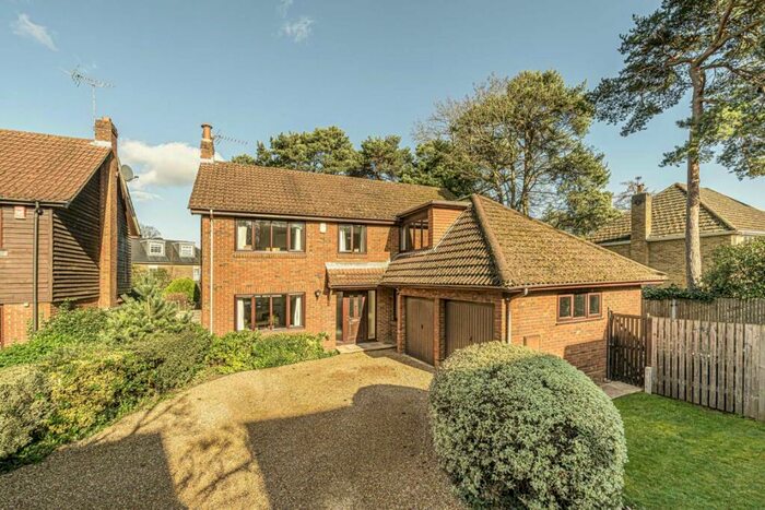5 Bedroom Detached House To Rent In Cavendish Road, Weybridge, KT13